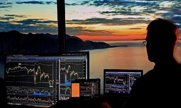 Биткоин опускается ниже $63&nbsp;000 на&nbsp;фоне опасений из‑за тарифов Трампа