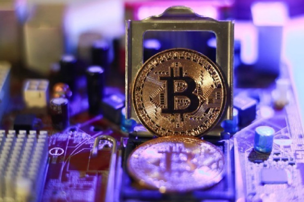 Цена биткоина снова теряет восходящий импульс: почему она падает и что произойдет дальше?