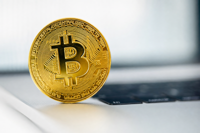 Влияние обвала фондового рынка Азии на биткоин: ИИ-эйфория дала трещину