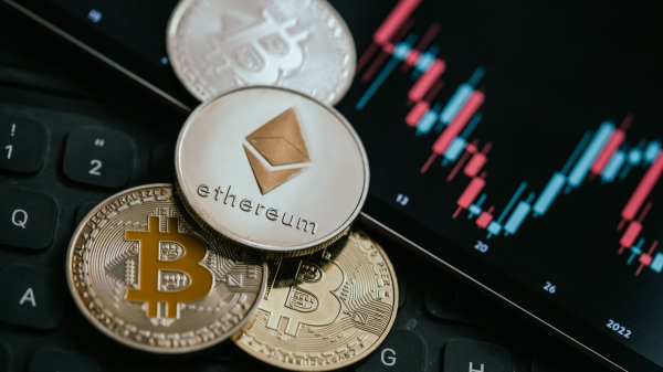 
                    Резервы ETH на бирже Binance сокращаются, но цена альткоина продолжает снижаться                